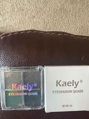 Eyeshadow Quads - Green & Black Shades